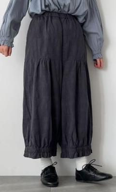 未使用 TSUHARU コットンジャカード製品染め裾フリルパンツ