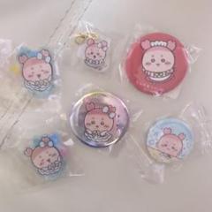 ちいかわ　カニちゃん　古本屋　缶バッジ　アクスタ　チャーム