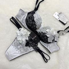 サルート　ブラジャーB 70 ￼ TバックM