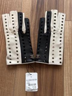 CHANEL レザー手袋 黒・白穴あきデザイン　ゴルフ CHANEL レザー手袋 黒・白穴あきデザインゴルフ