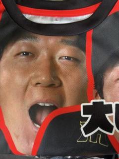 佐藤輝明　大山悠輔　選手顔柄Tシャツ　タイガース　シークレット　2025 ❷のサムネイル