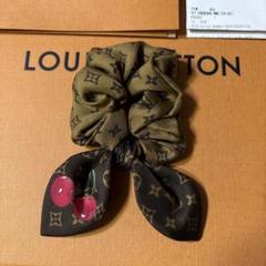 L V×TMシュシュ・モノグラム・チェリー茶 L V×TMシュシュ・モノグラム・チェリー茶