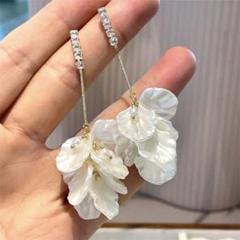 シェルフラワーピアス 大ぶり ロングピアス 華やか エレガント結婚式 No167