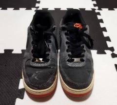 Nikeエアーフォース1スニーカー ブラック/オレンジ
