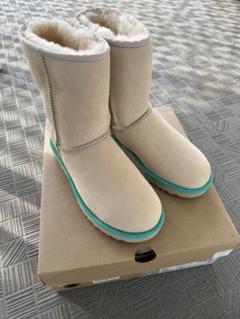 新品UGGブーツ日本未入荷ホワイト×ターコイズブルー23.5cm24cm 新品UGGブーツ日本未入荷ホワイト×ターコイズブルー23.5cm24cm