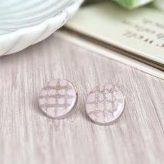 ★グレージュ キラキラ チェック ゴールド ピアス ステンレス【169】