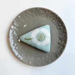 ハンドメイド　パッチンピン　さんかくピン① q
