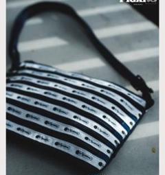 【LeSportsac×ZUCCa】LOUVER TAPE ズッカ　サコッシュ LeSportsac×ZUCCa】LOUVER TAPE ズッカ サコッシュ - メルカリ