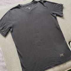 ARC'TERYX ブラック Vネック Tシャツ S/P