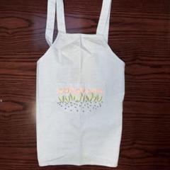 近沢レース店 子供用 チューリップ刺繍の淡い青エプロンのサムネイル