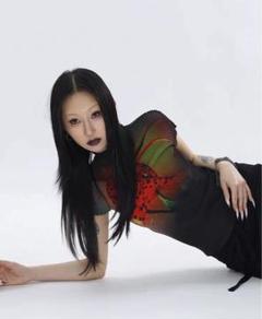 xisz studio 百合 Tシャツ中華Y2K黒赤トップス ストリートモード系 xisz studio 百合 Tシャツ中華Y2K黒赤トップス ストリートモード