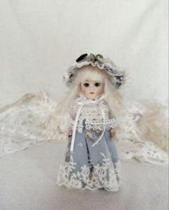 ＊専用＊　アンティーク　ドール　ミニョネット　白いお花の布花付き フランスアンティーク 布花ブーケ 白 チャーム Mon Atelier