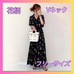 花柄 ロングワンピース 黒　半袖 Vネック　体型カバー　Ａライン お洒落 可愛い