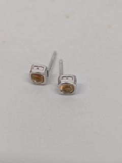 k14wg ピアス　総重量0.7g k14wg ピアス 総重量0.7g - メルカリ