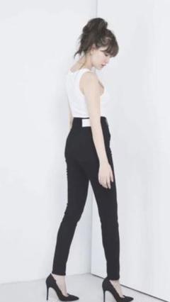 【新品】Herlipto Paris High Rise Jeans 黒 Paris High Rise Jeans