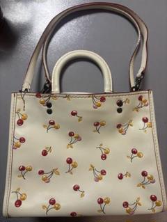 コーチのチェリーバッグ　さくらんぼ　COACH
