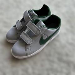 NIKEグレー×グリーン　スニーカー
