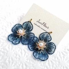 【ラスト】オーガンジーの刺繍フラワー耳飾り(ネイビー) ピアス/イヤリング