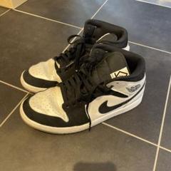 Nike Air Jordan 1 黒/白 スニーカーのサムネイル