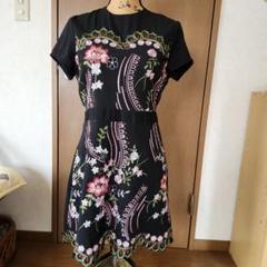 【値下げ】SFERA COLLECTION　花柄刺繍 ひざ丈ワンピース
