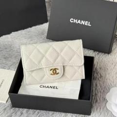 人気❣️CHANEL ホワイト レザー 二つ折り財布 男女兼用 - メルカリ