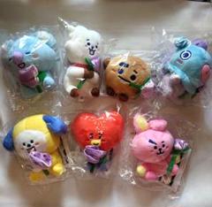 BT21 一番くじ GIFT ぬいぐるみコンプリートセット 一番くじ BT21 GIFT」の全ラインナップ公開！お揃いの花を持った