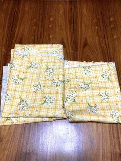 はぎれ生地　黄色花柄はぎれ生地
