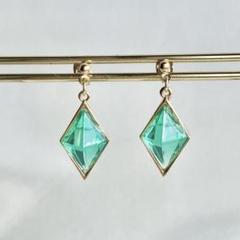 No.1500 ハンドメイド　立体菱形ダイヤの耳飾り（金枠ミント）