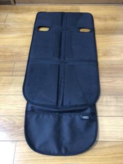 アウディ チャイルドシート アンダートレイ