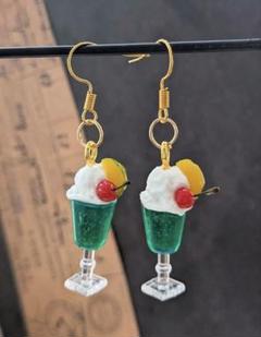 クリームソーダのピアス(夕張メロン)