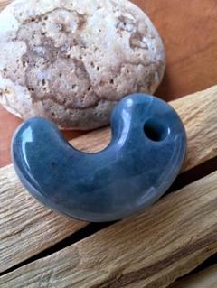 糸魚川翡翠　青翡翠　勾玉　コン沢翡翠　茄子紺　極上品 ロウカンのサムネイル