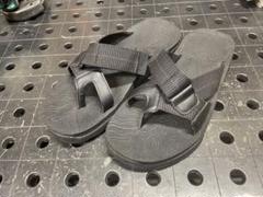 Teva ブラック トングサンダル