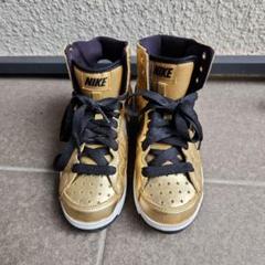 NIKEのハイカットスニーカーですのサムネイル