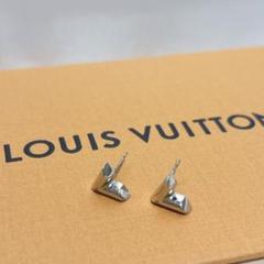 R:ルイヴィトン V字型シルバー色ピアス(片耳) LOUIS VUITTON ルイヴィトン エッセンシャルV ピアス 片耳