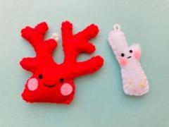ハンドメイド　フェルトマスコット　サンゴ