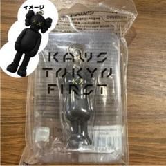 【未開封レア】カウズKAWS ブラックコンパニオンキーホルダー フィギュア 新品未開封】KAWS COMPANION ブラックキーホルダー - メルカリ