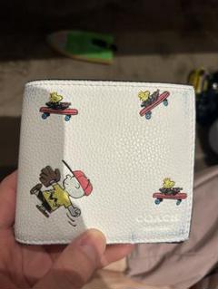 新品未使用COACH スヌーピー 二つ折り財布 ホワイト COACH - コーチ 財布 二つ折り財布 COACH シグネチャー