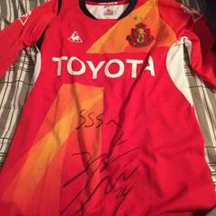 人気カラーの サッカーユニフォーム メルカリ - サイン入り ハーフナーニッキ ウェア