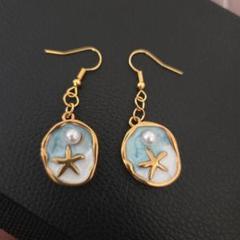 青いマーブル模様のピアス・ノンホールピアス