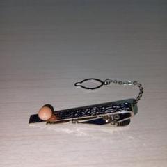 テクスチャー仕上げ ネクタイピン ピンクボール付き　サンゴ　石　ビーズ