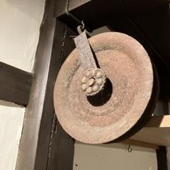 木製 滑車　古道具　古民家　レトロ　年代物　アンティーク　骨董 B02956 レトロ 木と鉄の大きな古い滑車 | MANSIKKA