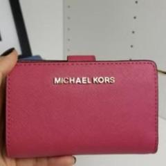 マイケルコース　二つ折り　財布　ピンクのサムネイル