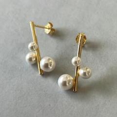 ピアス　パール　バー　ゴールド　ホワイト　トリプルのサムネイル
