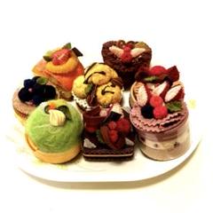 フェルトハンドメイドケーキ　小物入れ