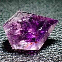 天然石 アメジスト 六角柱 紫水晶 結晶 ポイント 原石 水晶