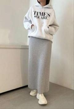 emmi メタリックスリット入り タイトニットスカート　ラメニットスカート