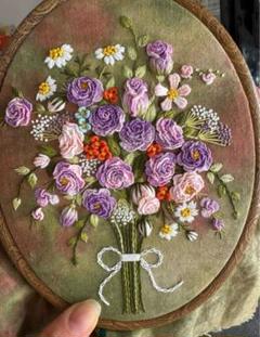 ハンドメイド 刺繍絵 立体刺繍 薔薇 むらさきバラの花束 壁掛け 卓上インテリア