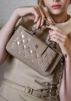 riu Enamel quilting phone bag Rちゃん