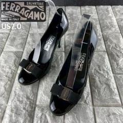 ★未使用級 フェラガモ パンプス ヴァラリボン エナメル ハイヒール 黒 US7