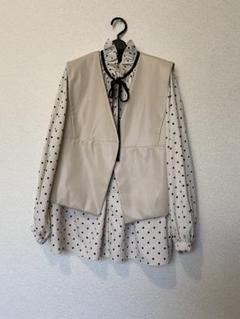 最終SALE❣️☆新品☆ananaエコレザーベストアイボリー☆のサムネイル
